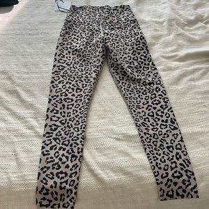 Leopard beach riot leggings